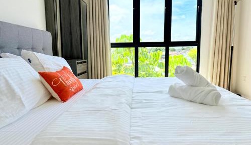 Three-Bedroom Premium Apartment with Balcony