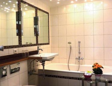 Deluxe Suite with Spa Bath