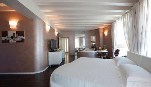 Corner Suite