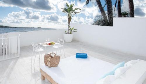 Apartment with Beach Access