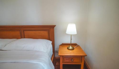 Deluxe Room (2 Adults + 1 Child)