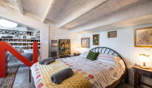 Superior One-Bedroom Apartment