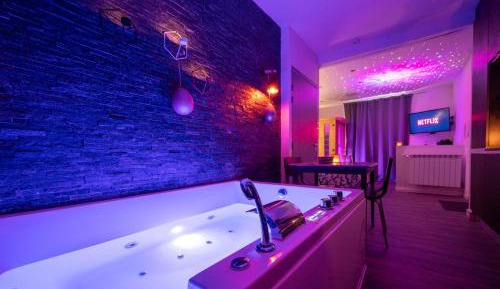Suite with Hot Tub