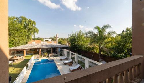 Deluxe Two-Bedroom Apartment with Garden View