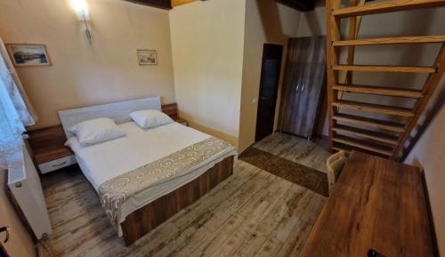 Deluxe Double Room (2 Adults + 1 Child)
