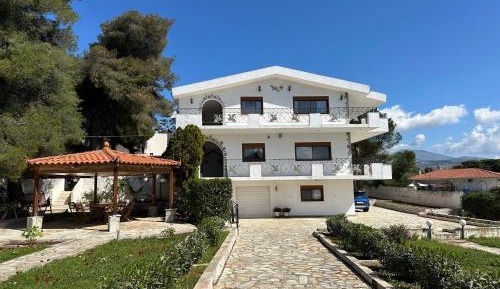 Four-Bedroom Holiday Home