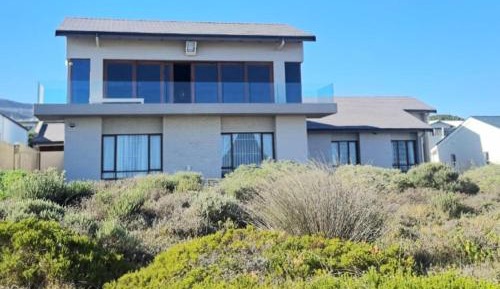 Four-Bedroom Holiday Home