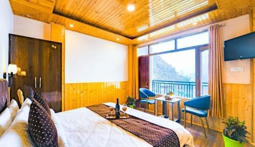 King Room with Mountain View