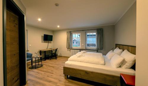 Quadruple Room with Private Bathroom