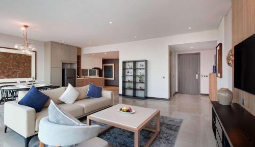 Executive Suite with 1 King Size Bed and 2 Single Bed
