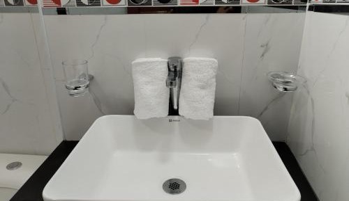 Deluxe Queen Suite