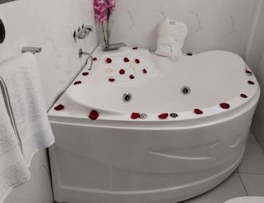 Suite with Hot Tub