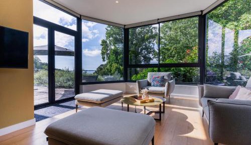 Apartment with Sea View and Spa Access