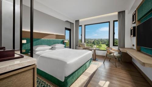 Premier King Room with Balcony 