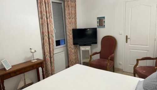 Deluxe Double Room (2 Adults + 1 Child)