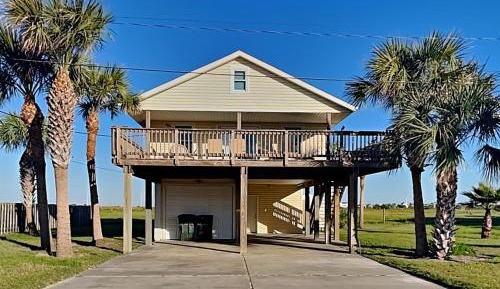 Three-Bedroom Holiday Home 