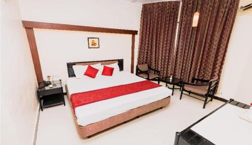 Deluxe Queen Room