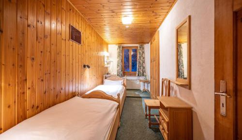 Twin Room with Shared Bathroom