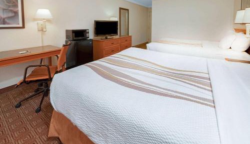 Deluxe Queen Room with Two Queen Beds - Non-Smoking