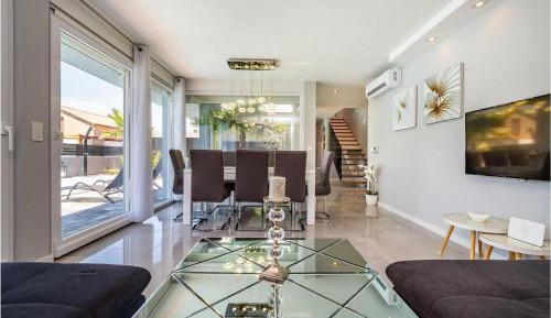 Five-Bedroom Holiday Home