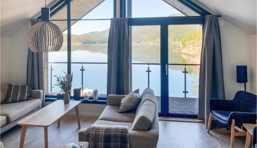 Three-Bedroom Holiday Home 