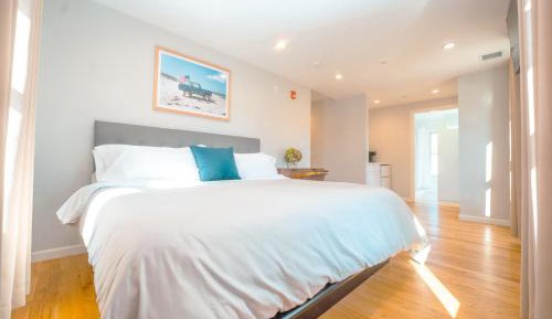 Deluxe King Suite