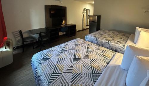 Queen Room with Two Queen Beds - Non-Smoking