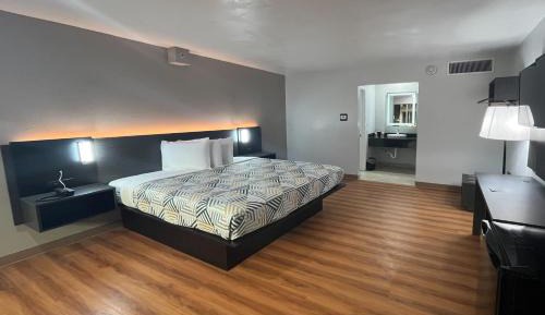 King Room - Non-Smoking