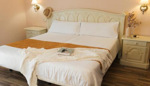 Comfort Triple Room with partial Sea View