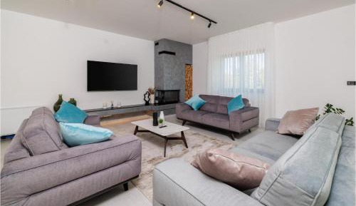 Five-Bedroom Holiday Home