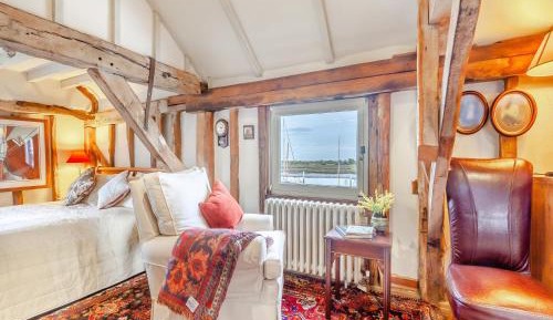 One-Bedroom Holiday Home