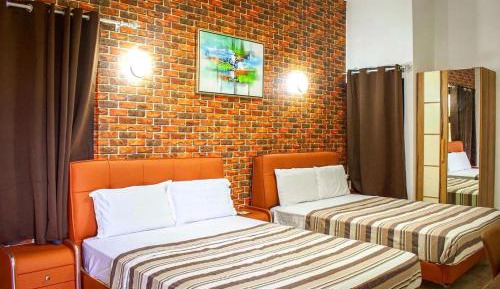 Family Room with Garden View