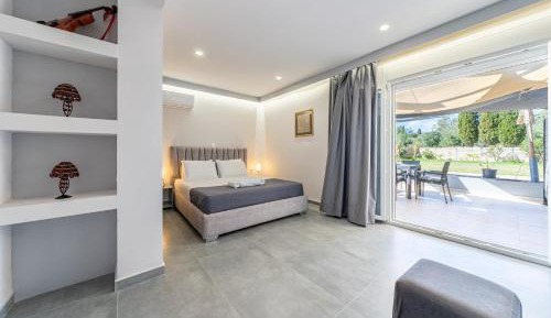 Superior One-Bedroom Apartment with Balcony