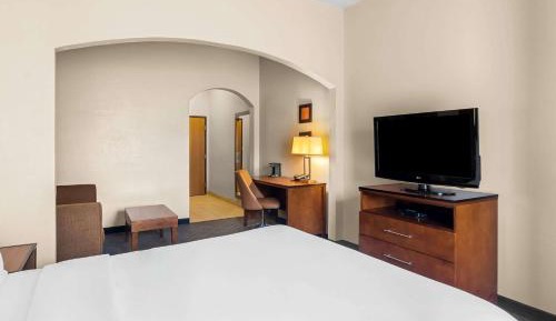 Queen Suite with Two Queen Beds with Sofa Bed - Non-Smoking
