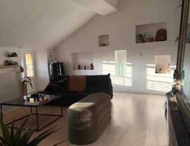 One-Bedroom Apartment with Sea View