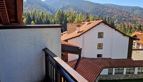 One-Bedroom Apartment with View