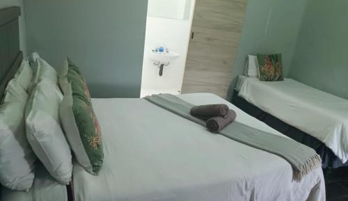 Basic Triple Room with Shared Bathroom