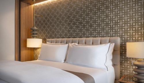 Deluxe King Room with City View