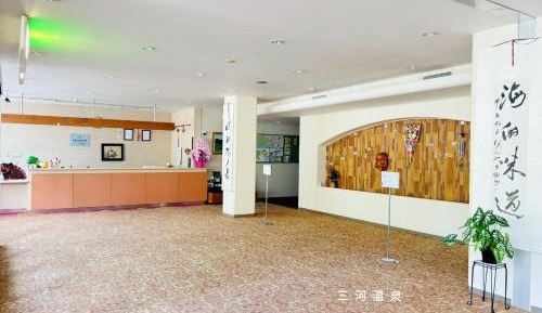 Standard Twin Room with Mountain View