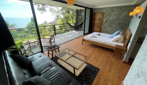 Deluxe Suite with Sea View