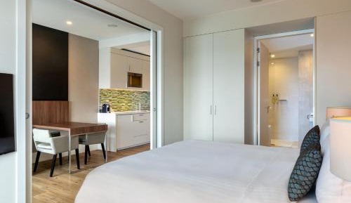 One Bedroom Suite with 1 Kingsize Bed