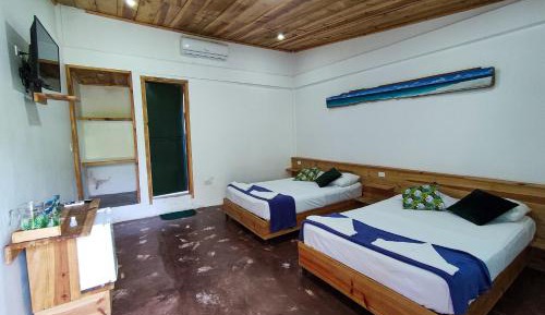 Quadruple Room with Private Bathroom