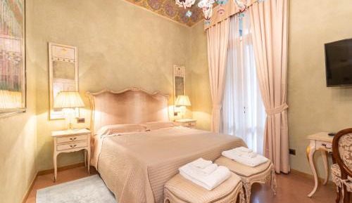 Deluxe Double Room with Shower