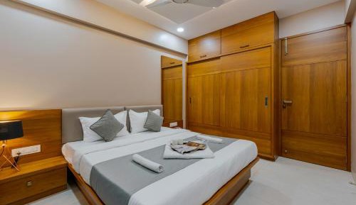 Three-Bedroom Apartment with Balcony