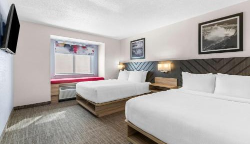 Queen Suite with Two Queen Beds and Sofa Bed - Rain Shower/Non-Smoking