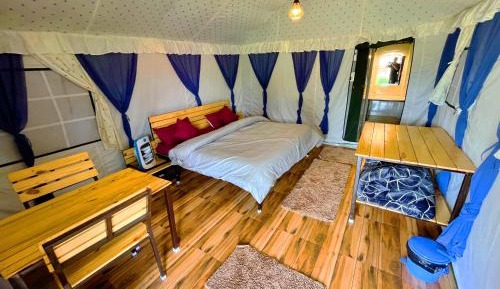 Deluxe Room (2 Adults + 1 Child)