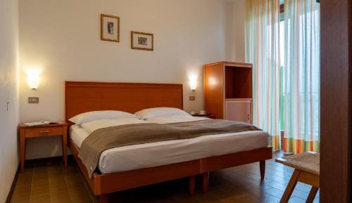 Double or Twin Room with Mountain View