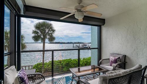 One-Bedroom Apartment with Sea View
