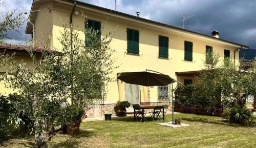 Two-Bedroom House Boat