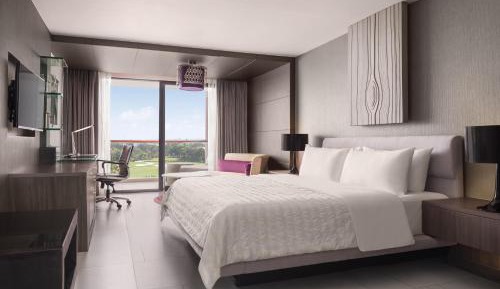 Grand Deluxe King Room with Balcony and Golf View